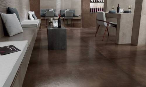 Brauner Boden 60 x 60 cm in samtiger Lederoptik